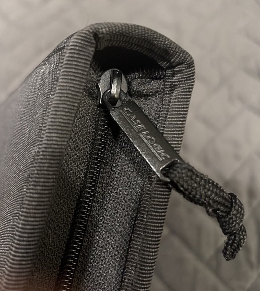 CASE LOGIC CD/DVD - Black Nylon 24 CD or DVD Storage Binder Case