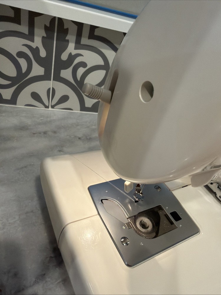 White W3300 Computerized Sewing Embroidery Machine