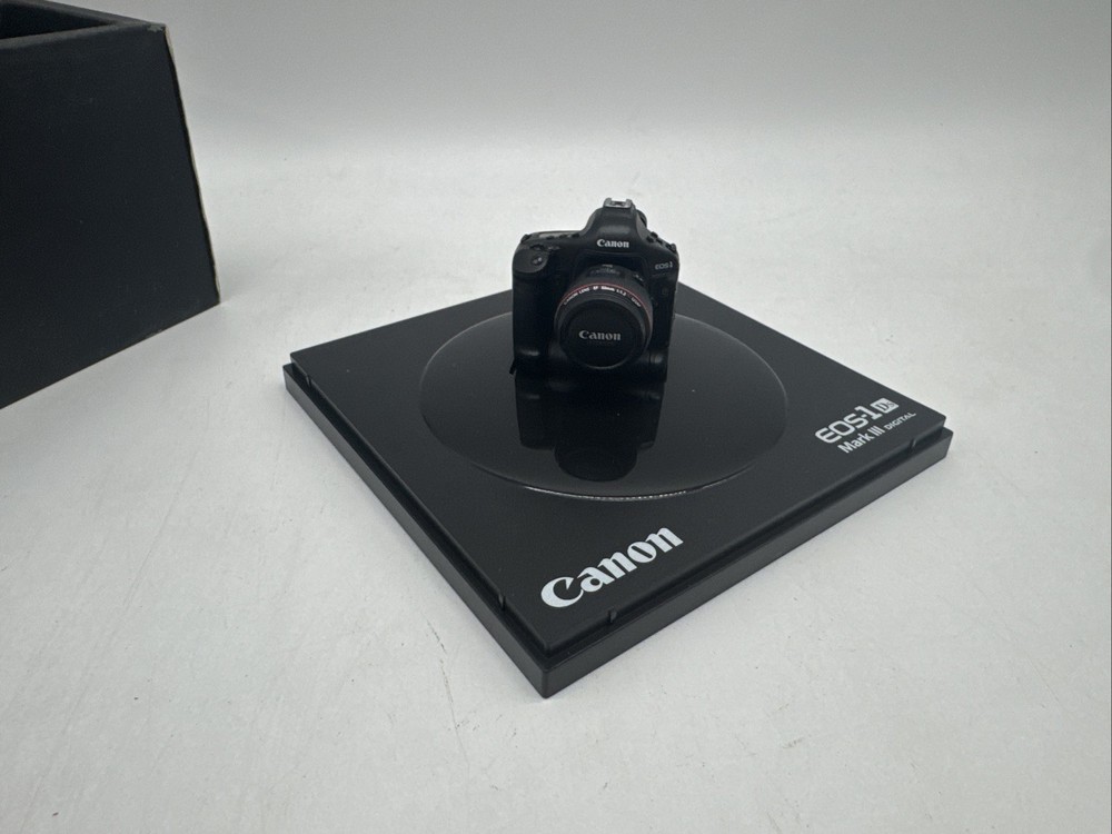 Canon EOS-1 Mark III Miniature Model 1:4 Scale