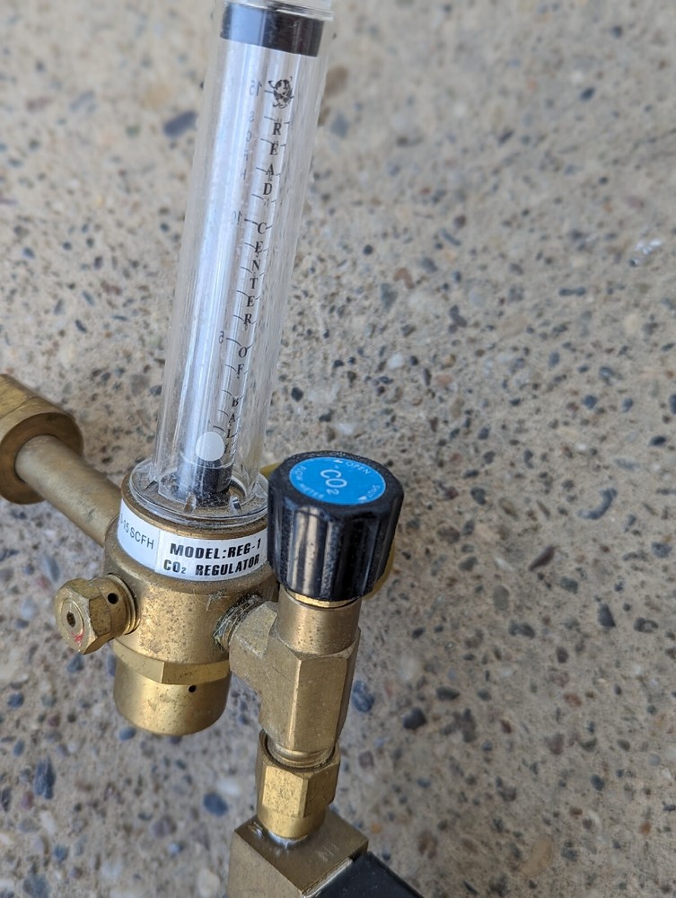 Cap CO2 regulator