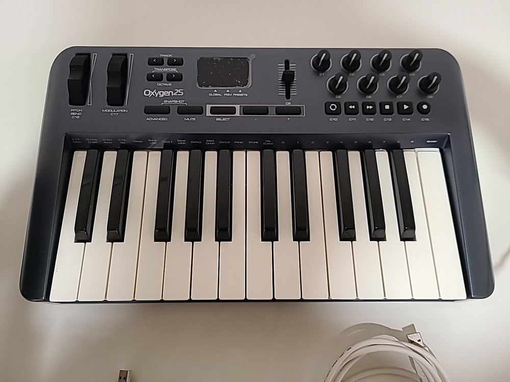 M-Audio Oxygen 25 3rd Gen 25-Key Keyboard Controller. A24