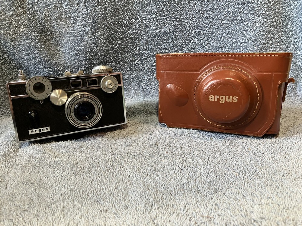 Argus C-3  Brick Rangefinder 35 MM Camera