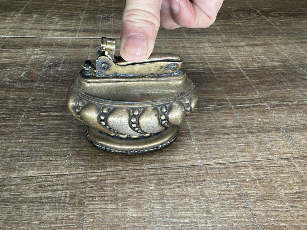 Vintage Ronson “ Crown “ Silver Plated Table Lighter Nice Shape