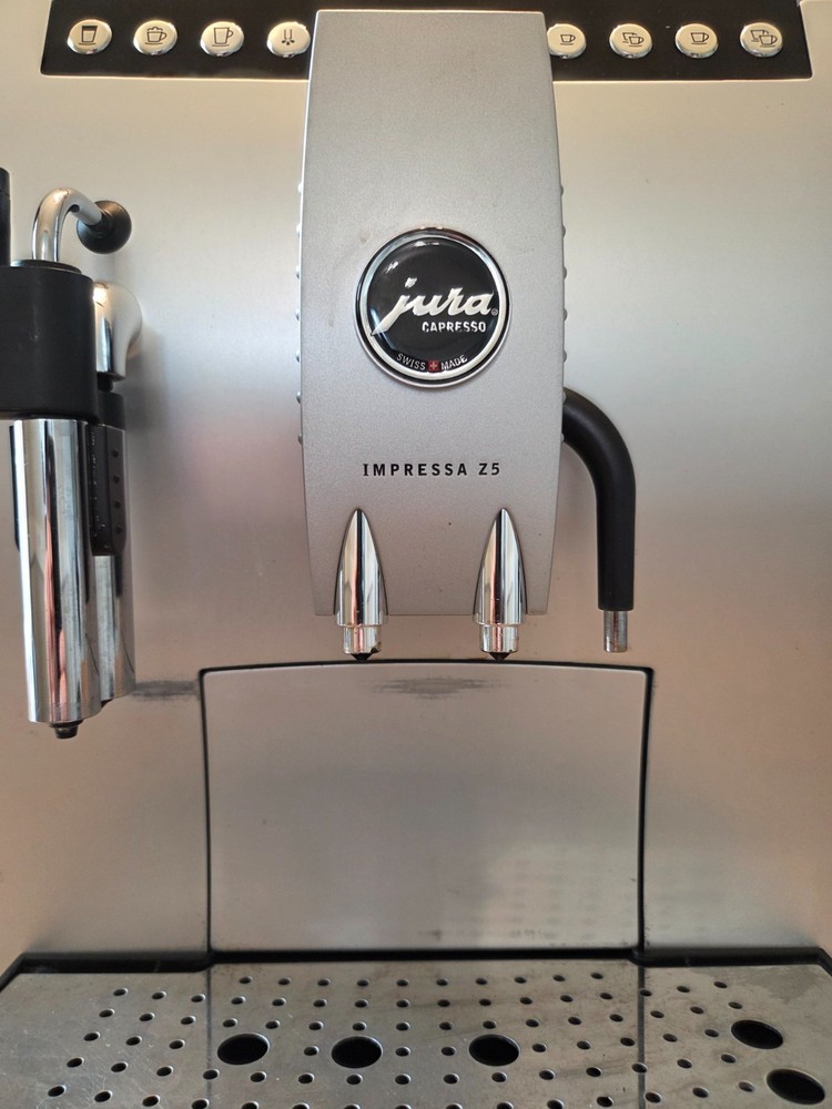 Jura Z5 Impressa One-Touch Superautomatic Espresso Machine - Serviced