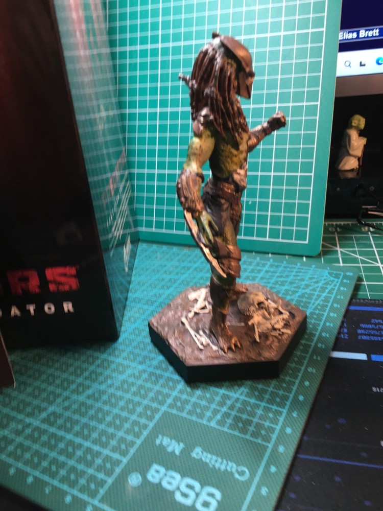 Eaglemoss Alien & Predator #22 - "Falconer Predator" with box