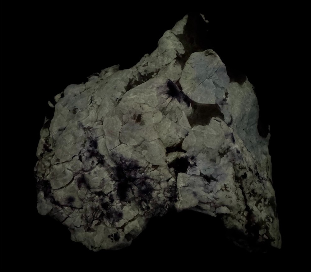 710 Gr. Fluorescent Phosphorescent Tenebrescent Hackmanite Crystals On Mtrx @Afg