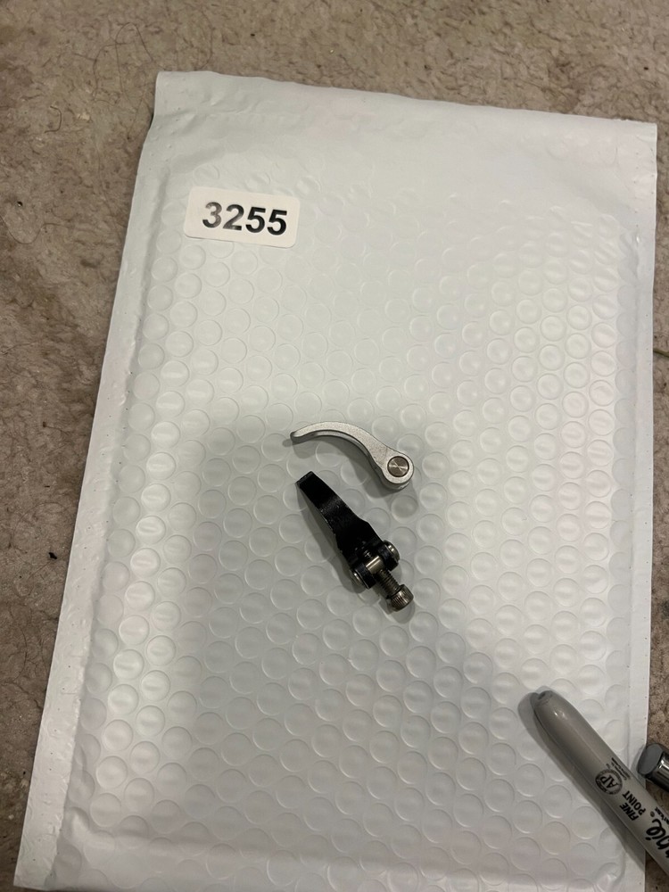 Two PLanet Eclispe Feedneck Levers Locking - Black and Silver