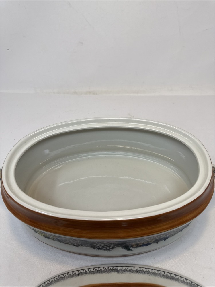 Goebel Burgund 3 Quart Oval Covered Casserole