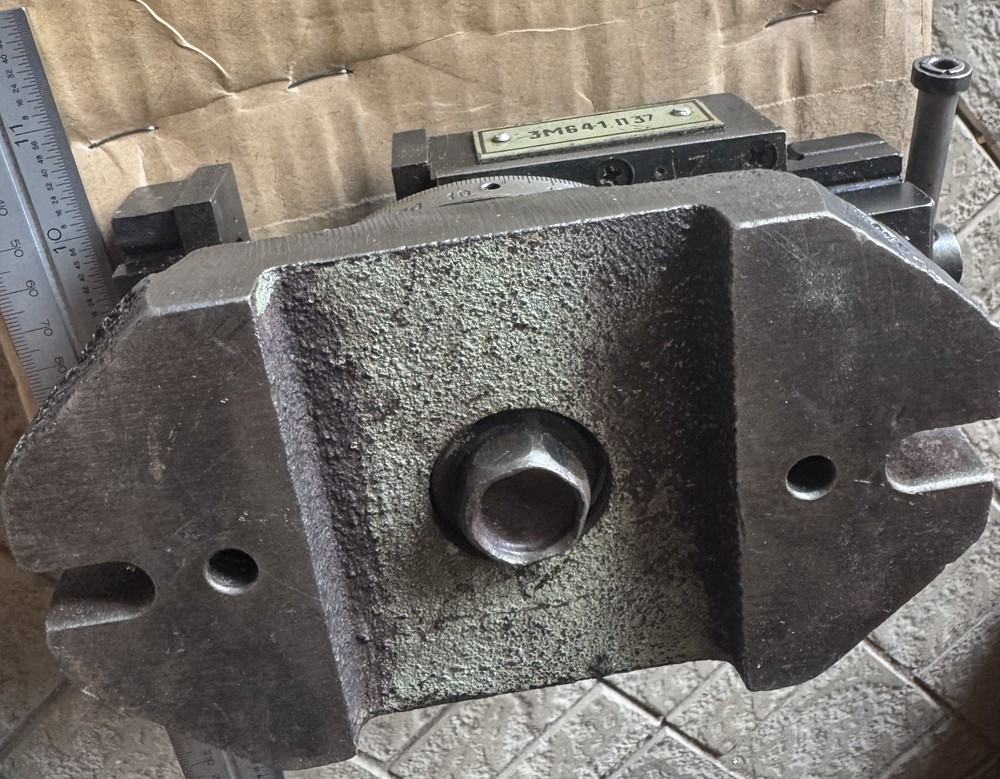 Pprecision machine vise with micro-feed USSR