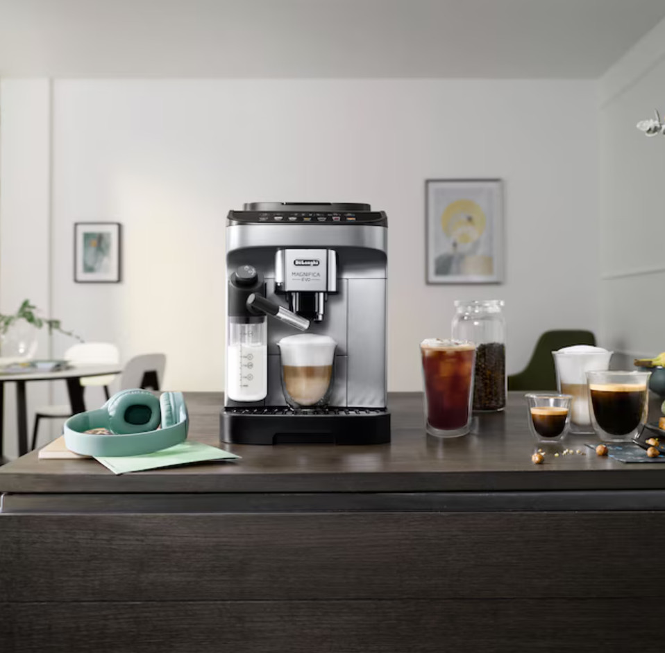 DeLonghi Magnifica Evo 7 One Touch Coffee Drinks Machine