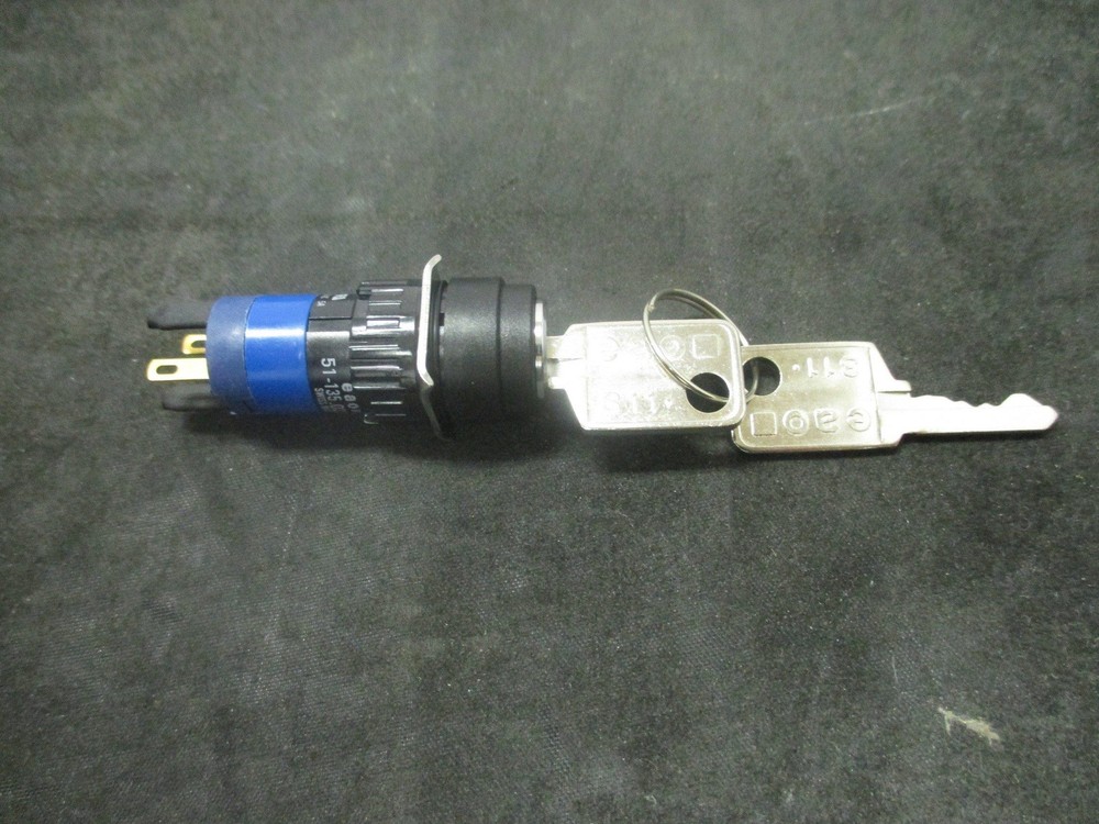 NEW EAO 51-135.022D Keylock Switch
