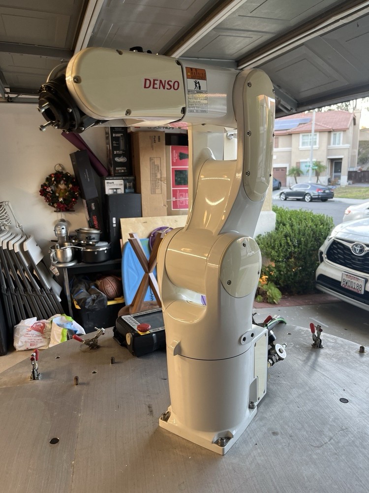 Denso Robot VS060A3 Fully Functional. Includes: Denso Robot Arm and Controller