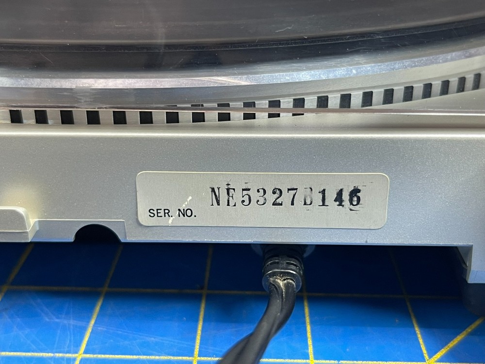 Technics direct drive auto-return turntable quartz SL-QD2