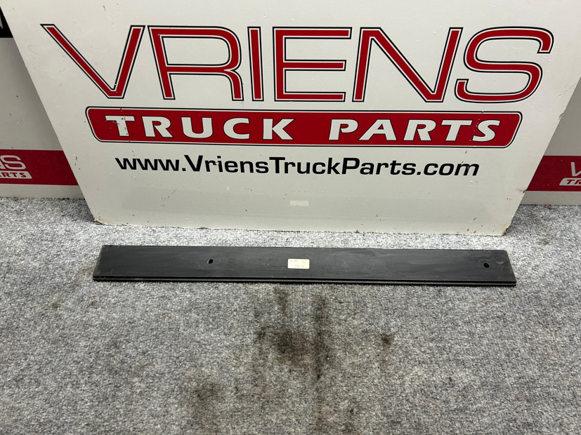PETERBILT S32-6002-002 INSERT-THRESHOLD RH 575MM SCREW-IN