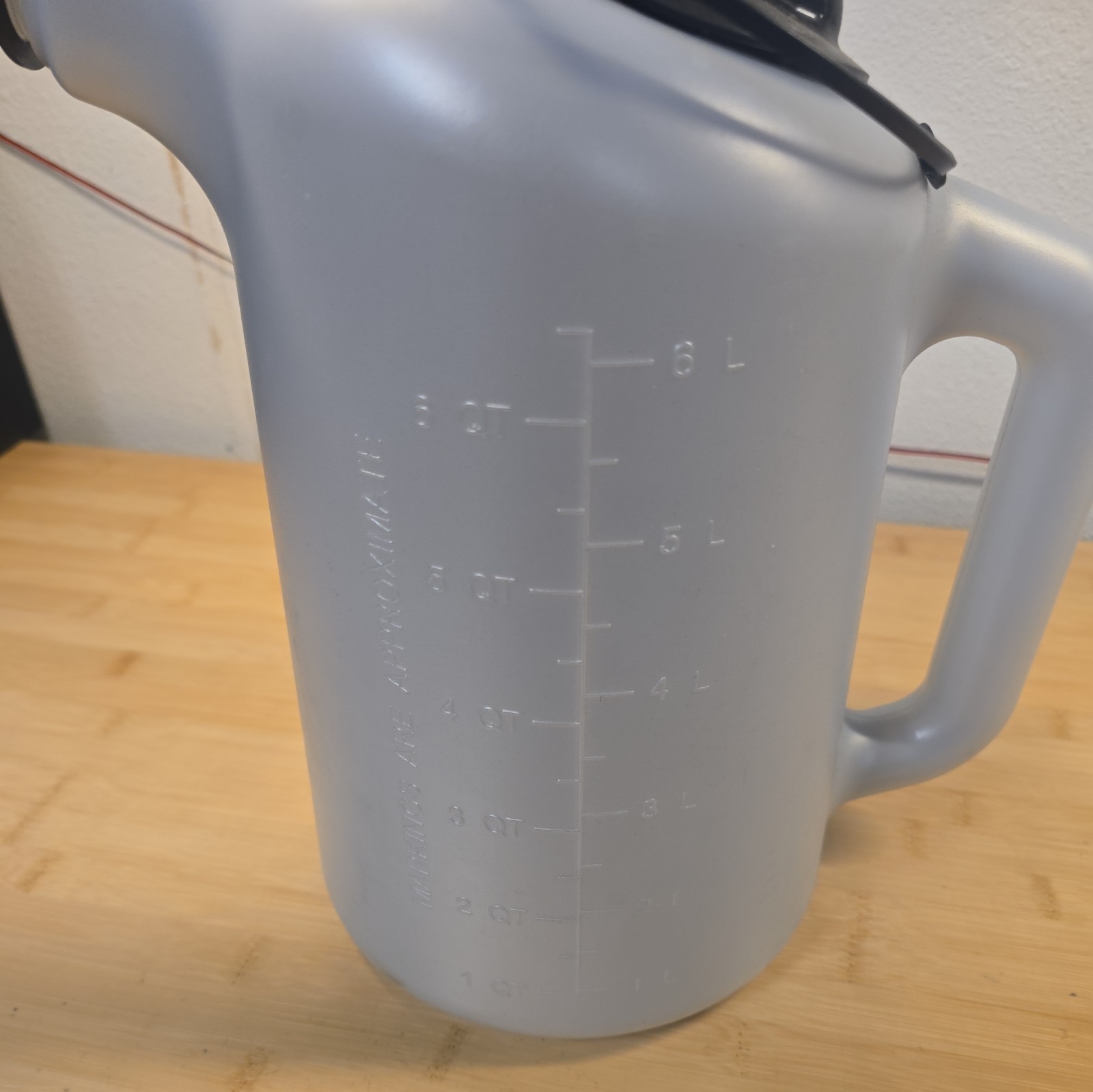 Valvolin3 8 QT Fluid Dispenser Measuring Jug with Lid Oil Coolant