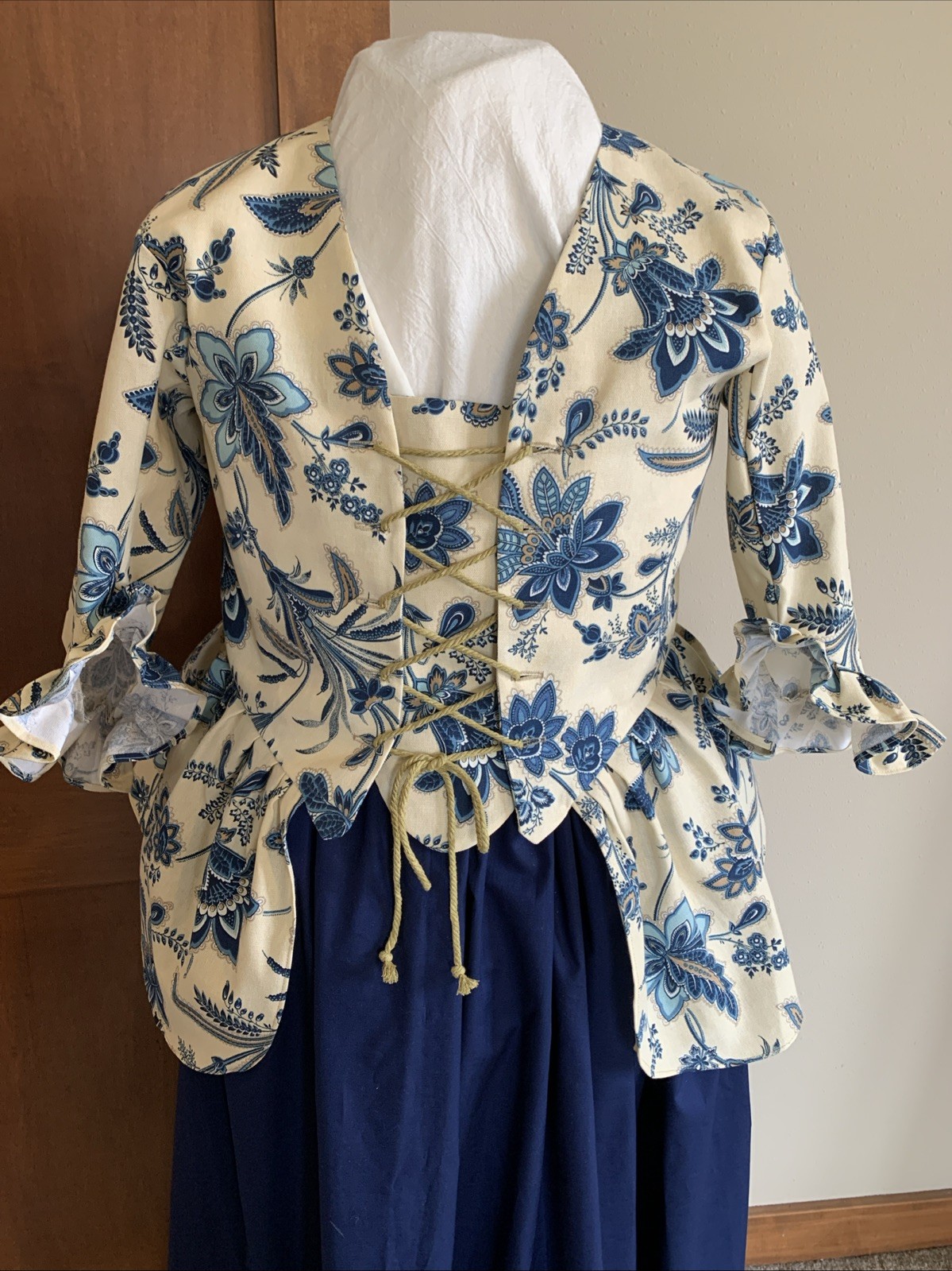 XL Bodice/Short Gown. Traditional Print. Colonial , Outlander, Ren Faire-NWOT