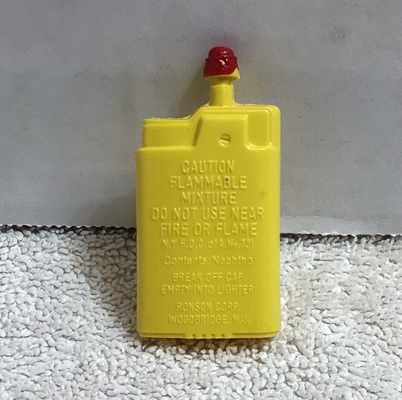 Vintage Ronson typhoon lighter in original box == Untested ==