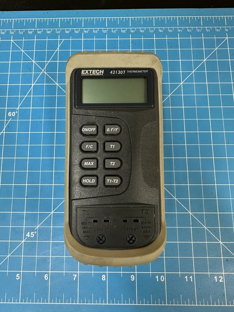 421307 Extech Thermometer w/ Protective Case - Tested Good