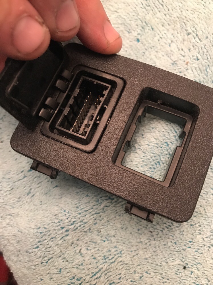 Scion XB 2008-2010 iPod Plug Switch With Bezel Oem