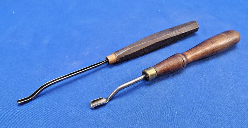 Pair of Small Front Bent Carving Tools - Gouges Chisels 1/8" & 1/4"