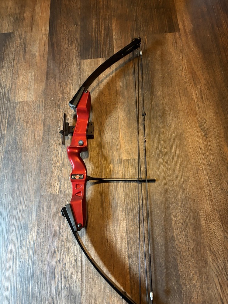 Mystic Apple Archery Compound Bow Left Hand  30 Pound Draw.