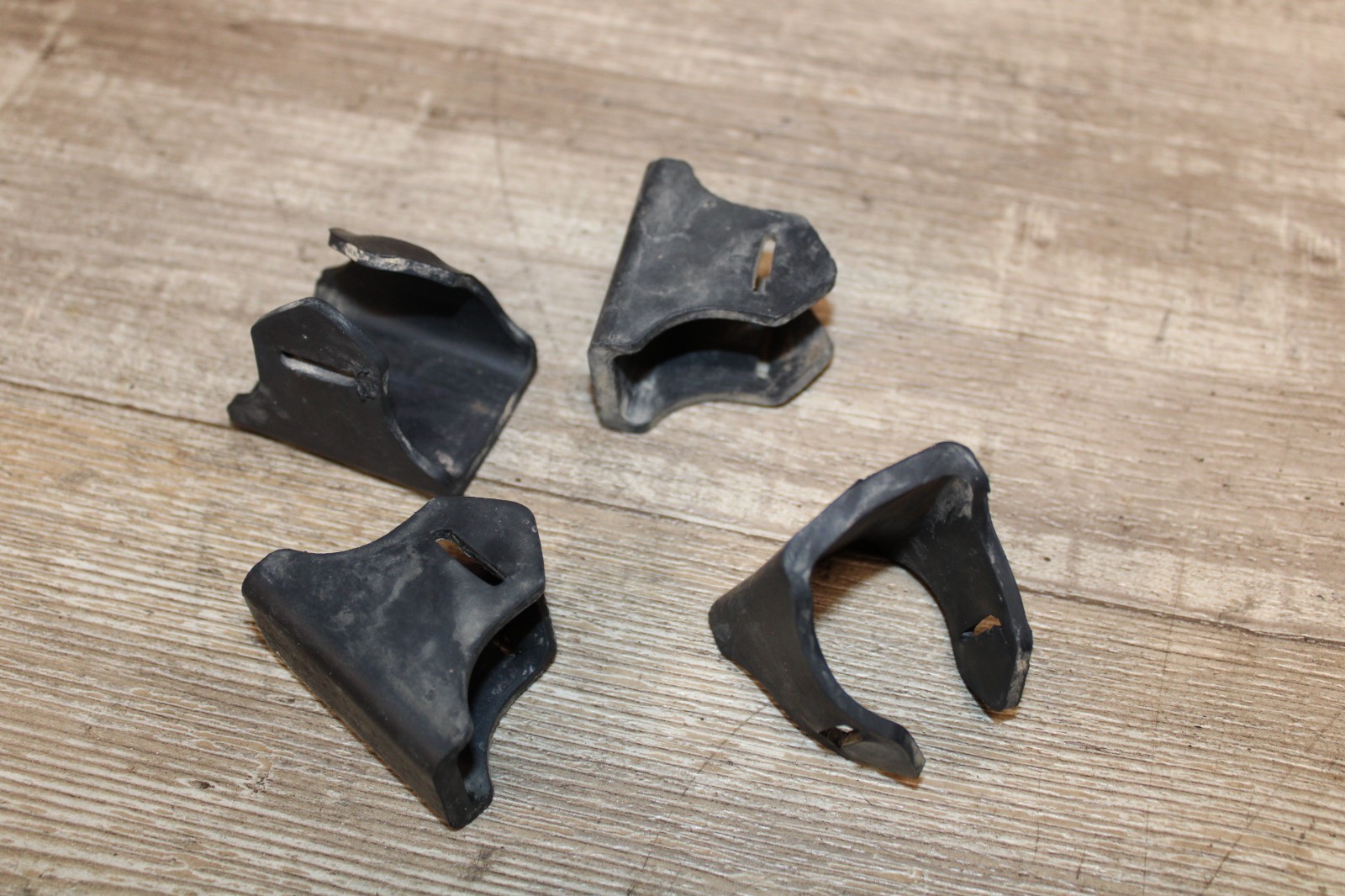 1987 Honda TRX250R Fuel Tank Frame Rubber Straps Cushions