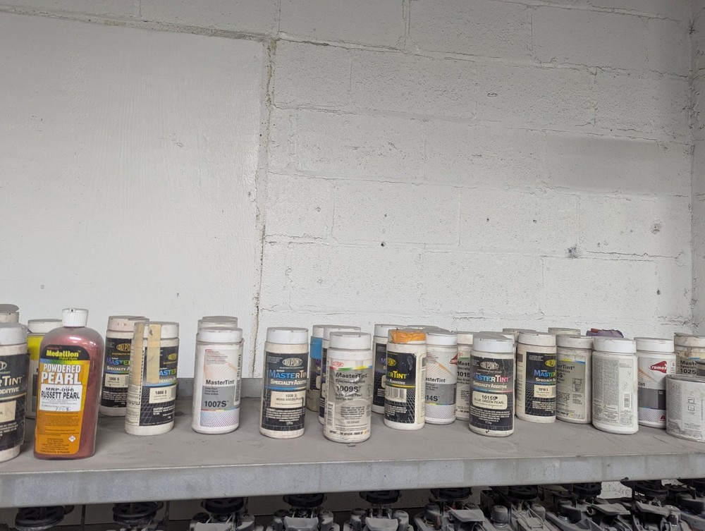 AXALTA PAINT MACHINE WITH TINTS