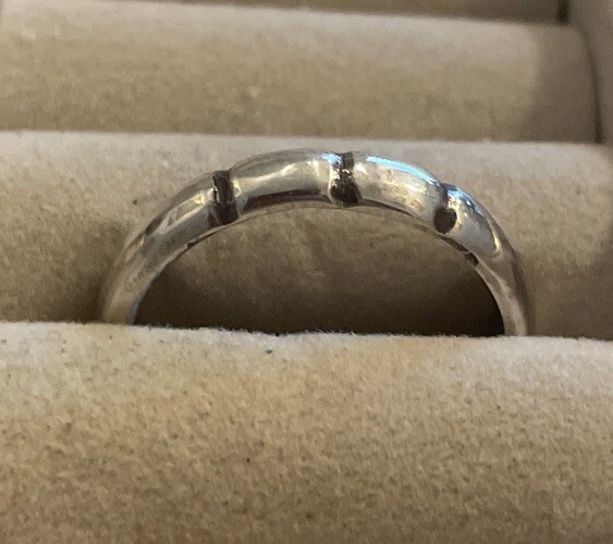BEAUTIFUL 4MM STERLING SILVER 925 RING SIZE 8.5