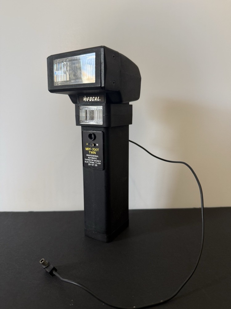 Focal MPF-700T Twin Professional Automatic Thyristor Bounce Electronic Flash