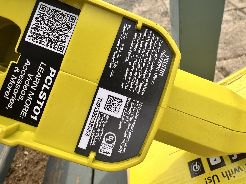 Ryobi One 18v 2-Tool Combo. Includes 10” String Trimmer & 250cfm Blower