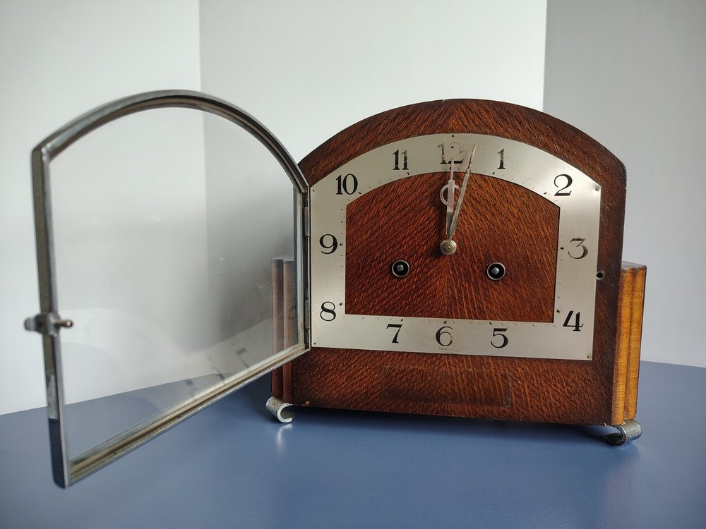 Vintage Mechanical Mantel Clock