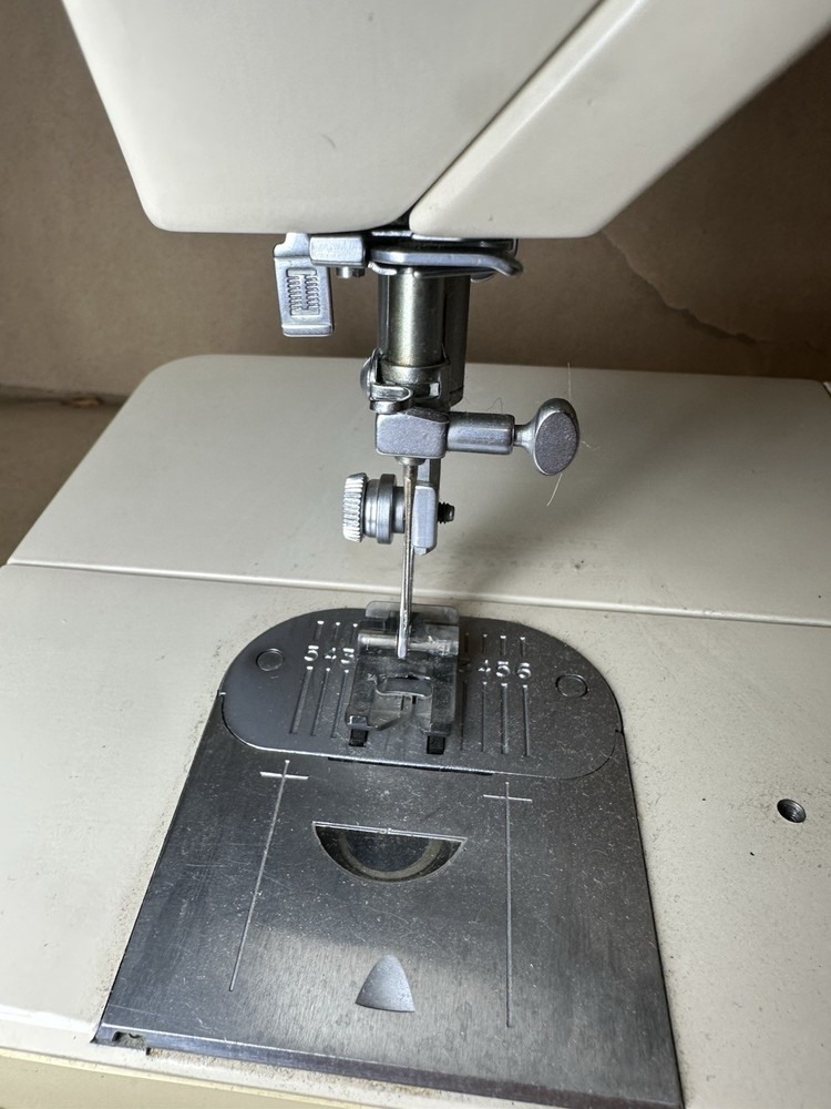 Singer Touch-Tronic 2000 Sewing Machine Works