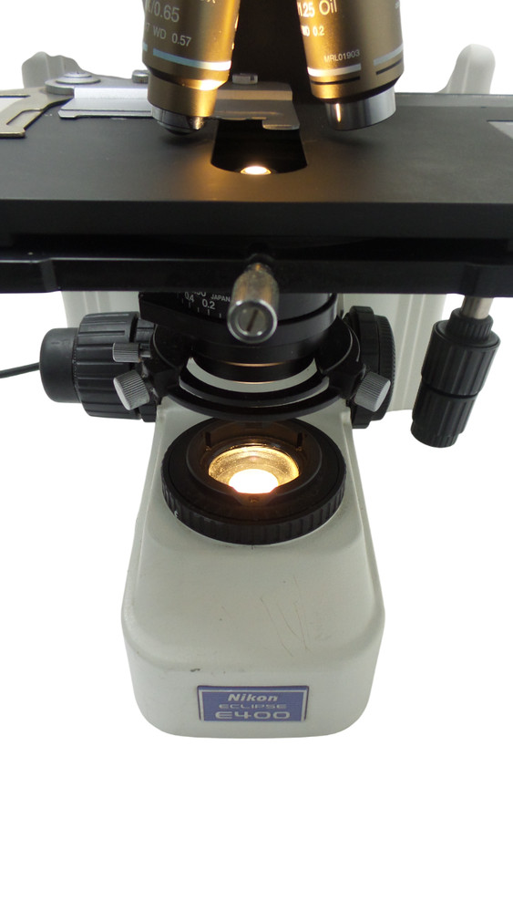 DEFECTIVE DAMAGENikon Eclipse E400 Microscope w3 Objectives G3D