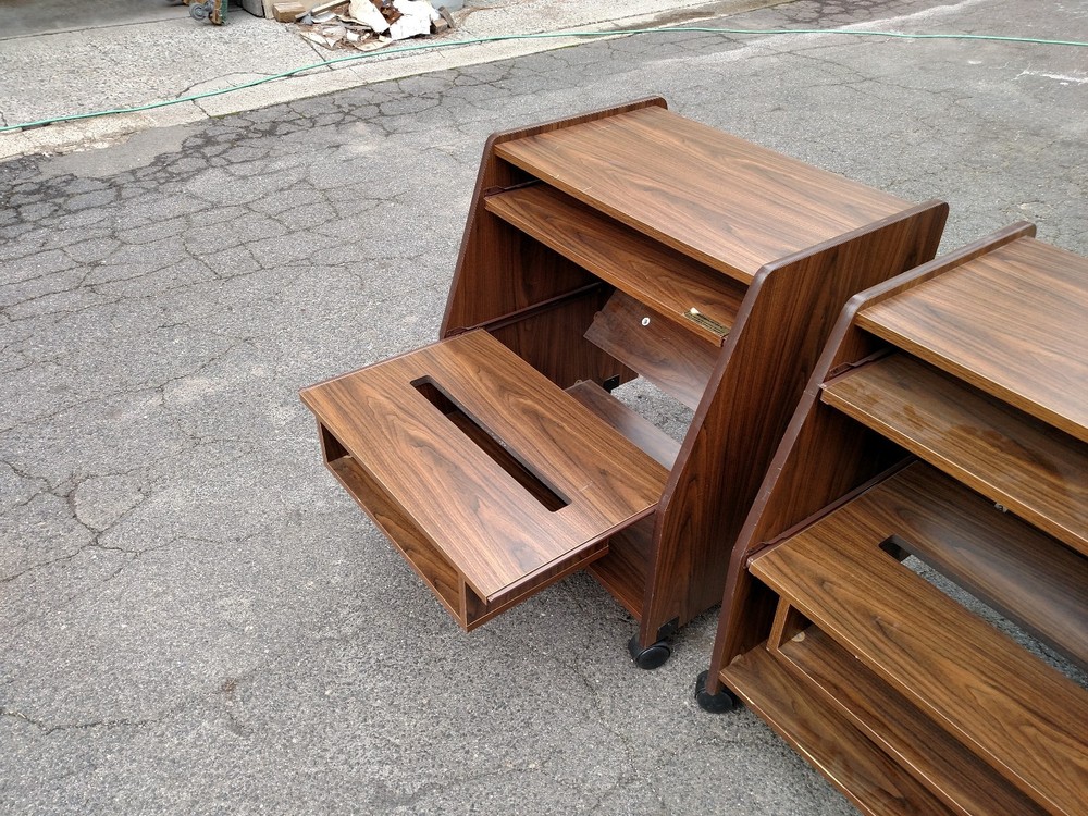 ROLLING COMPUTER TABLE WITH 2 SLIDE OUT SURFACE'S We Deliver Locally Nor CA