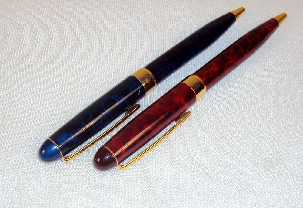 Executive 2 Ballpoint Pen Gift Set ~ Red & Blue Marble Pattern w/Gold Tone Trim