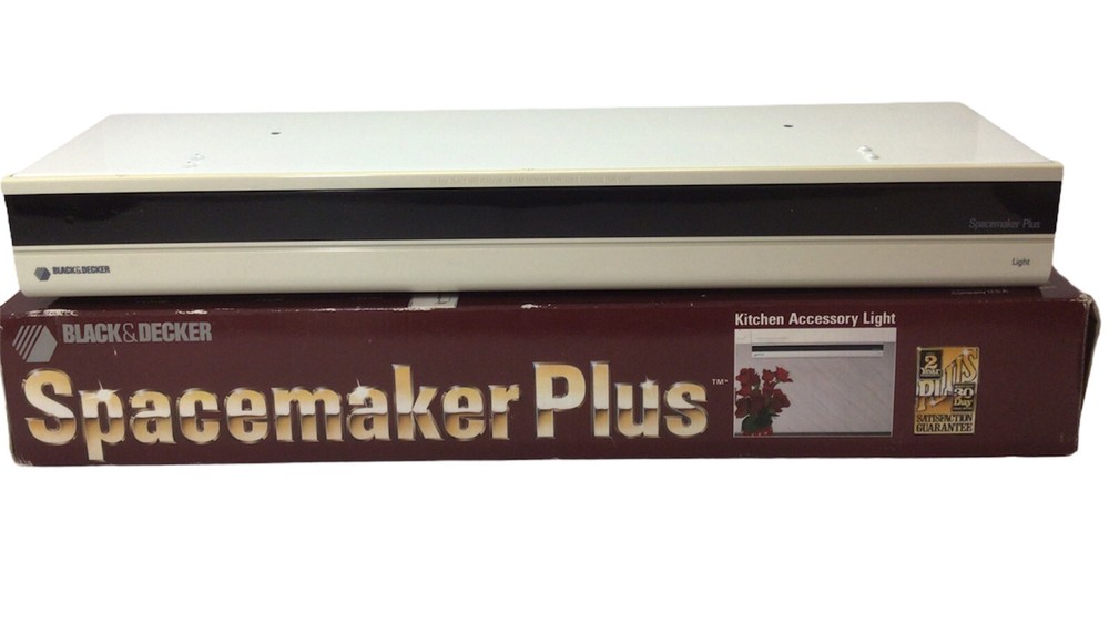 Black & Decker Light Spacemaker Plus Under Cabinet PLA100 w/Outlet 1988