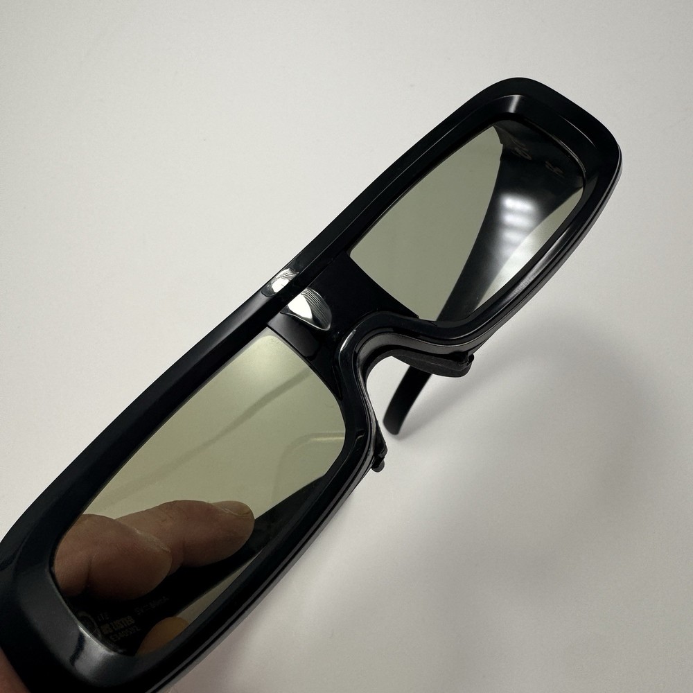 PANASONIC Active Shutter 3-D TV Glasses w/Case (TY-EW3D2MA) - UNTESTED