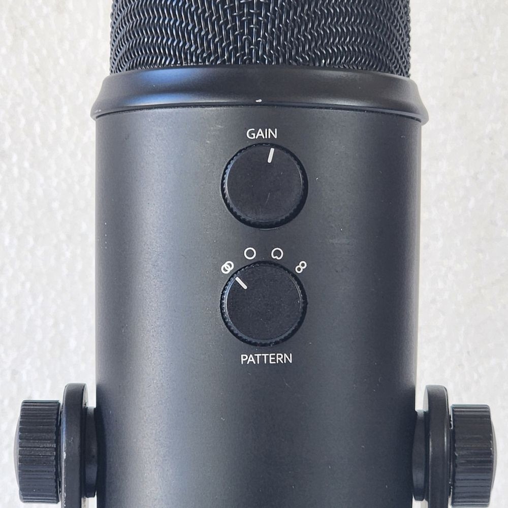 Yeti Blue Blackout Professional USB Desktop Microphone. Multi Pattern.