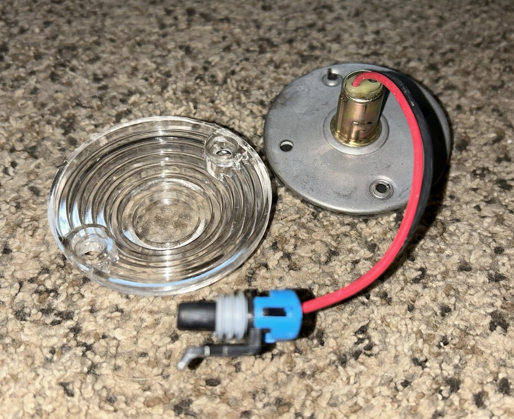 TBB Thomas Bus 103102 STEPWELL/UTILITY LIGHT