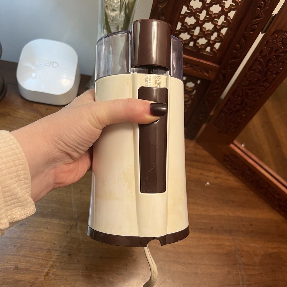 Black & Decker Smart Grind Coffee Bean Grinder Model CBG5 White