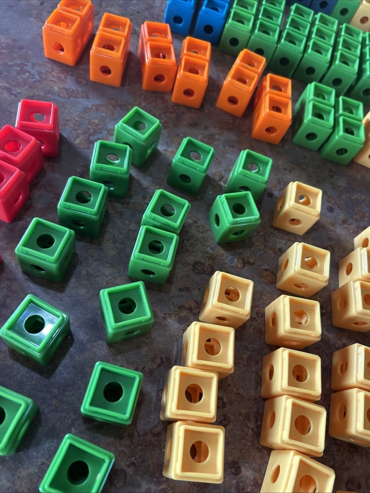 Vintage 2008 Snap Cubes 100 Pieces
