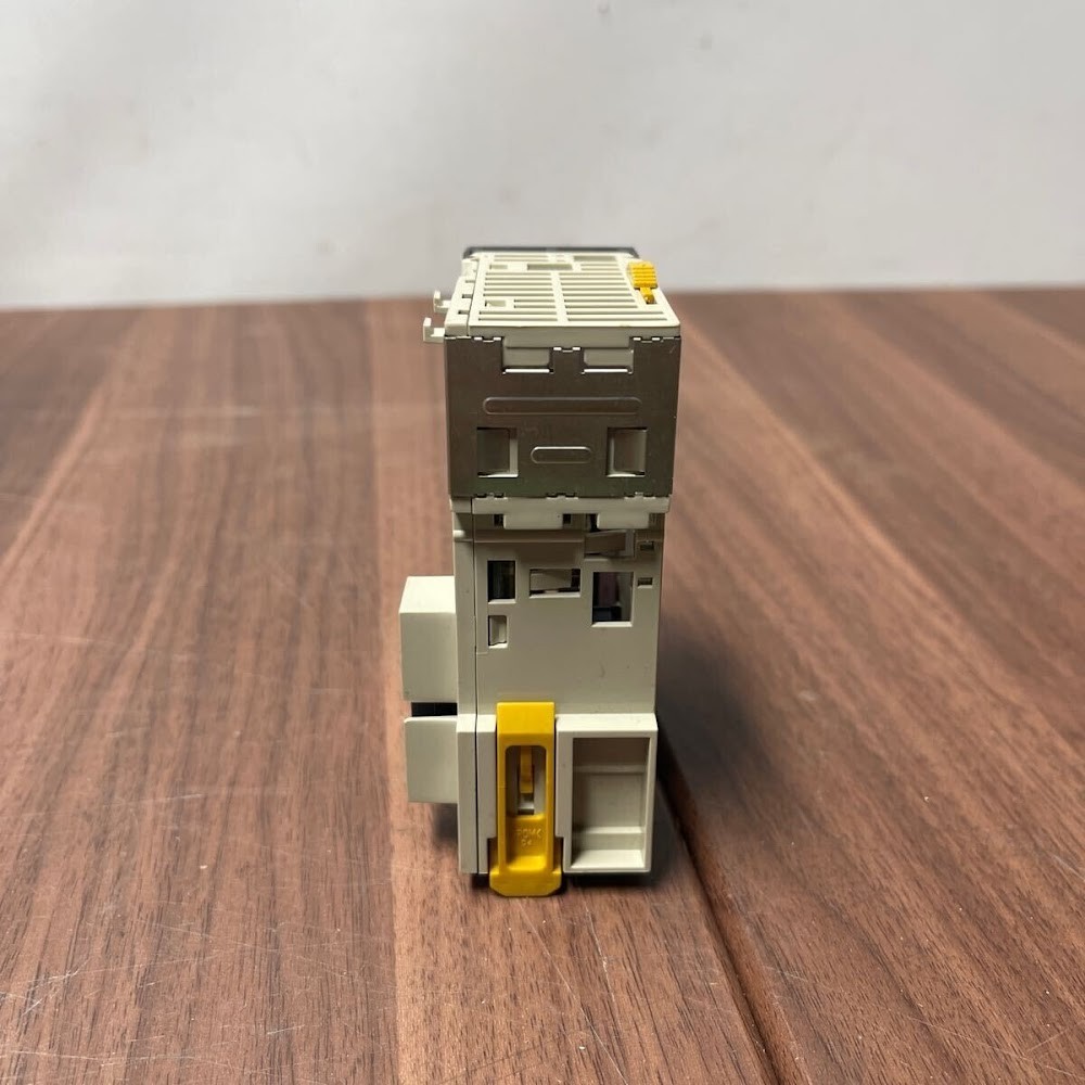 OMRON CJ1W-MD231 PLC DC Input Transistor Output Module USED