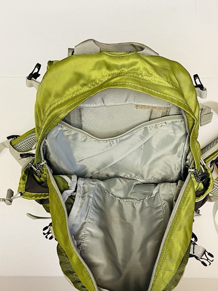 No Limits Backpack Green Hiking Camp Rucksack Hydration Nice Condition!