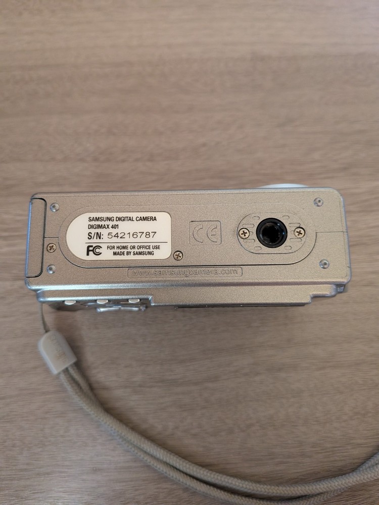 Samsung Digimax 401 Digital Camera 4.0MP, Silver