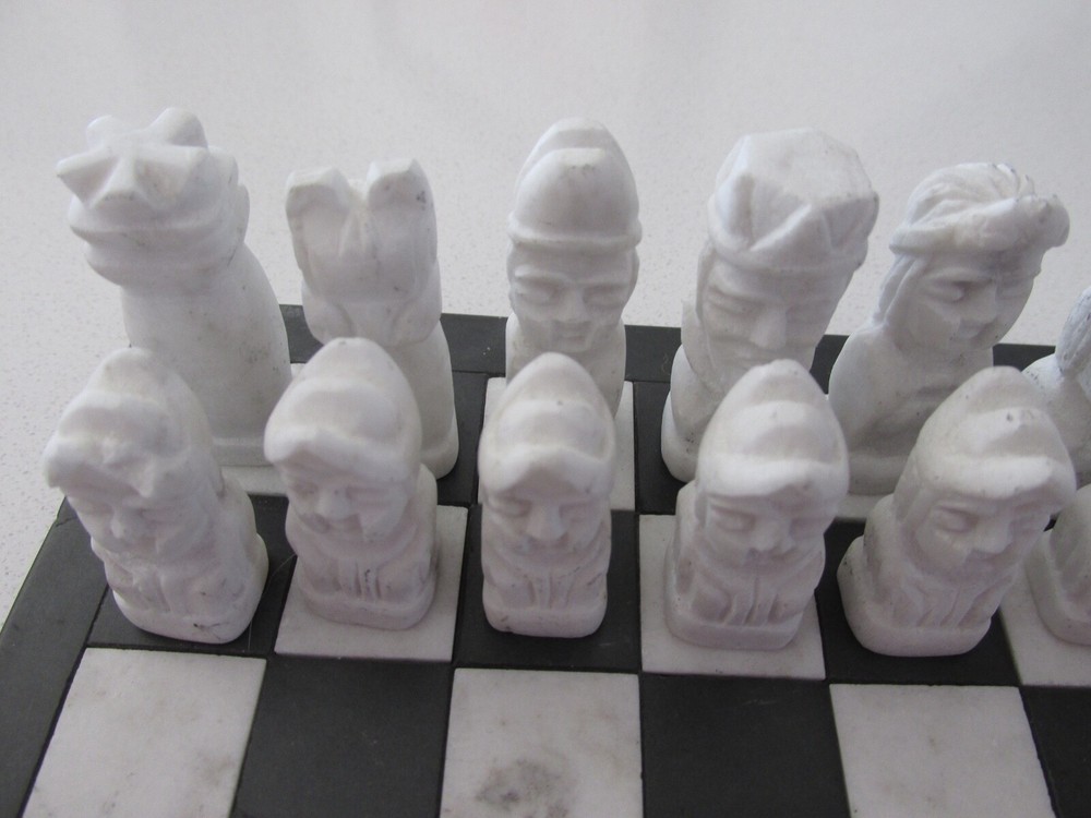 Vintage Onyx/Marble Chess Set (7" Square)