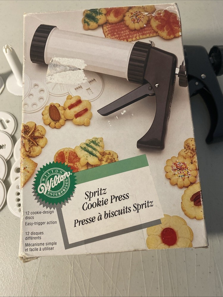 Wilton Spritz Cookie Press 12 Cookie Design Discs Easy Squeeze