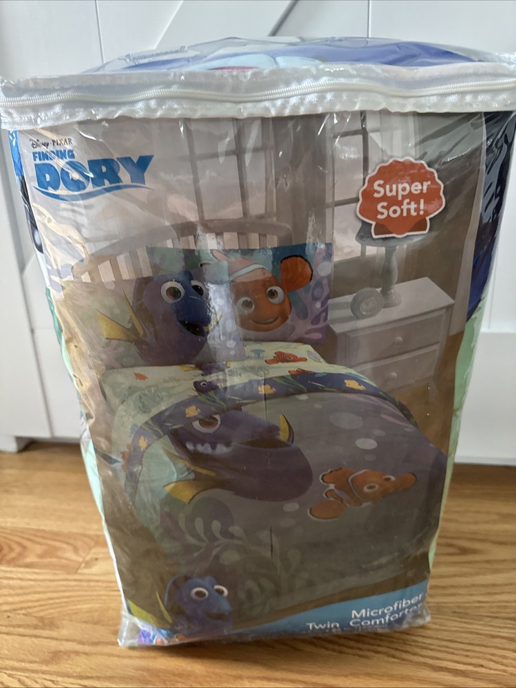 Finding Dory Twin Reversible Microfiber Comforter Disney Pixar NEW in Package