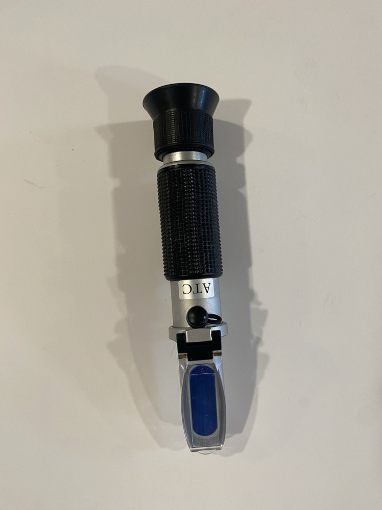 RHB-32ATC Brix Scale Portable Refractometer W/ Case & Accessories!