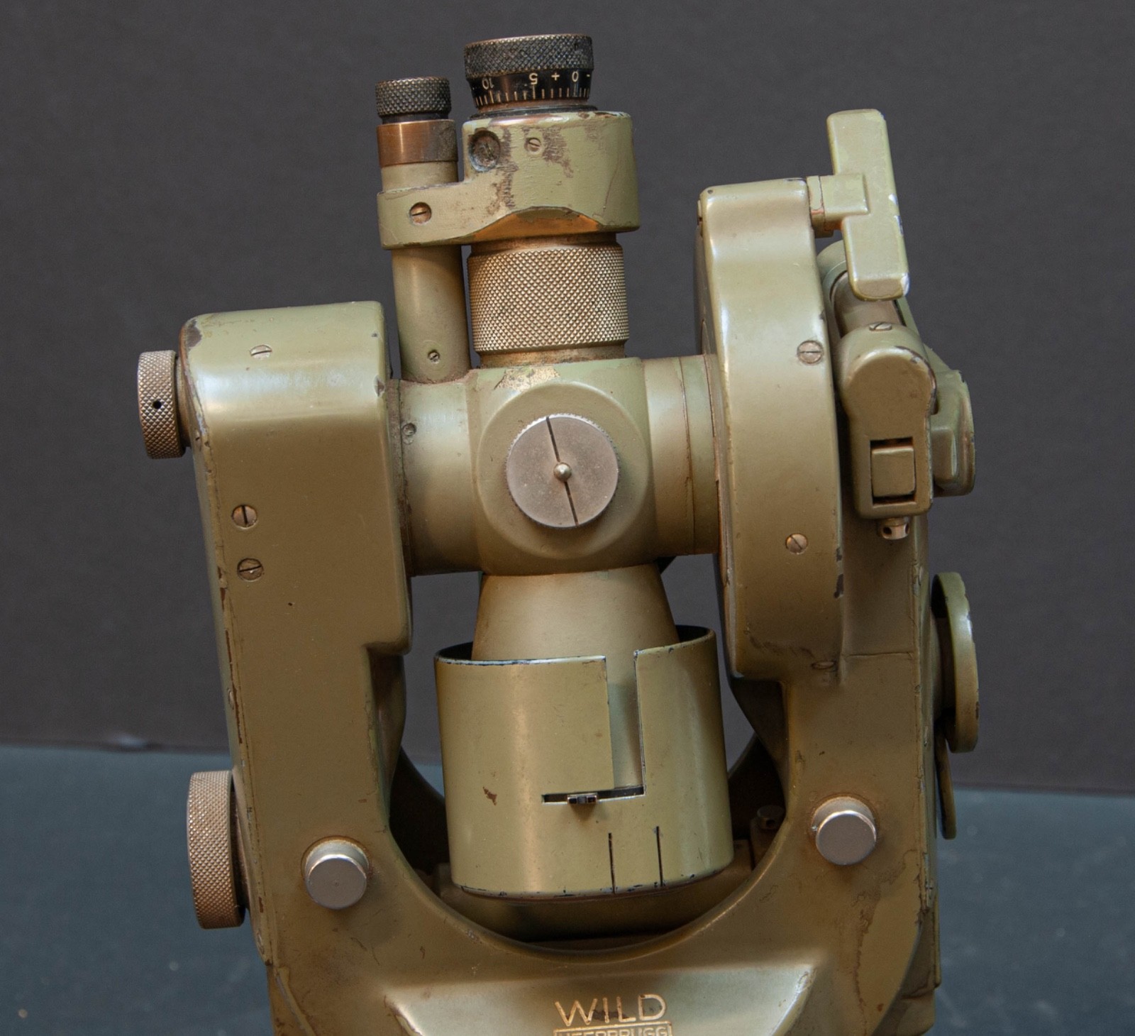 Wild Heerbrugg Theodolite & Case Switzerland No. 42243 Odd Variant. Video.
