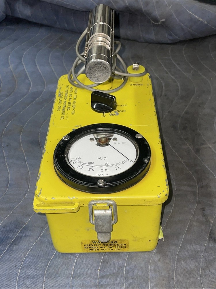 VICTOREEN GEIGER COUNTER CDV-700 METER UNTESTED